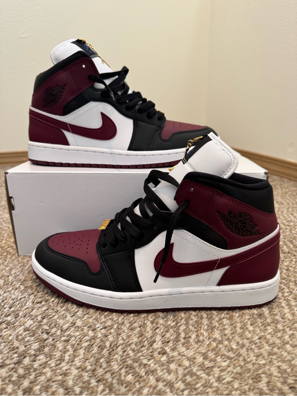 Jordan 1 Mid SE Dark Beetroot Women’s          W11/M 9.5